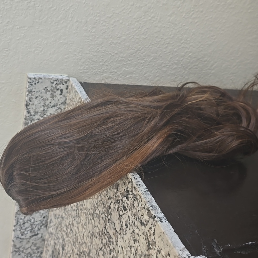 Wig new with high light brown no bangs
